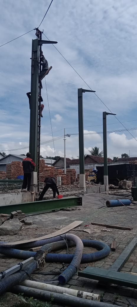 Pembangunan Gudang Industri Besar